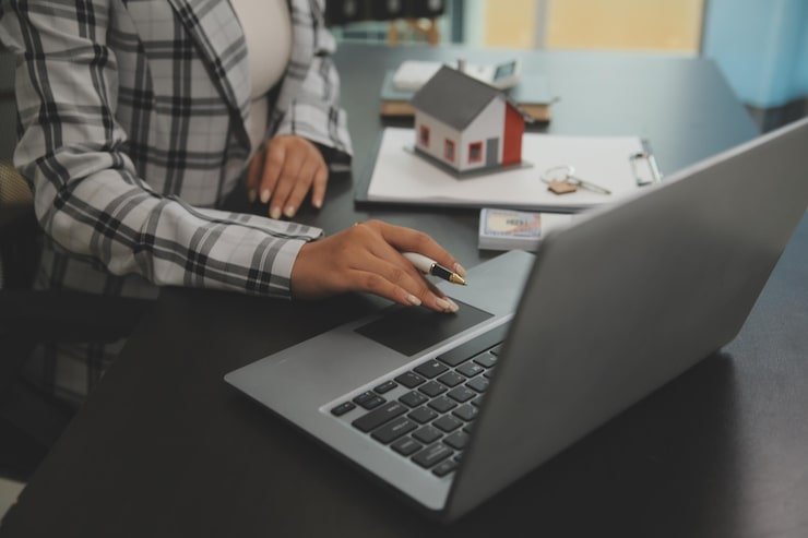 buy sell real estate mortgage sale representative offer house purchase contract buy house apartment mortgage money financial concepts_265022 96211